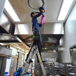 이물질 제거 작업중입니다.